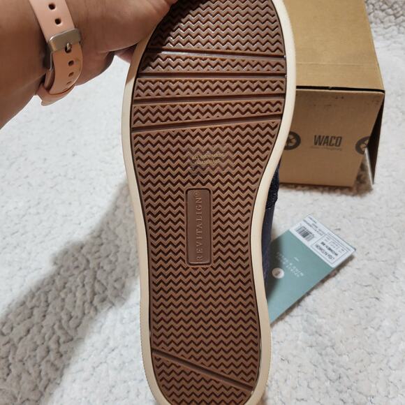 NEW REVITALIGN Women's Lydia Patchwork Sneaker Denim SIZE 8 - Picture 5 of 6